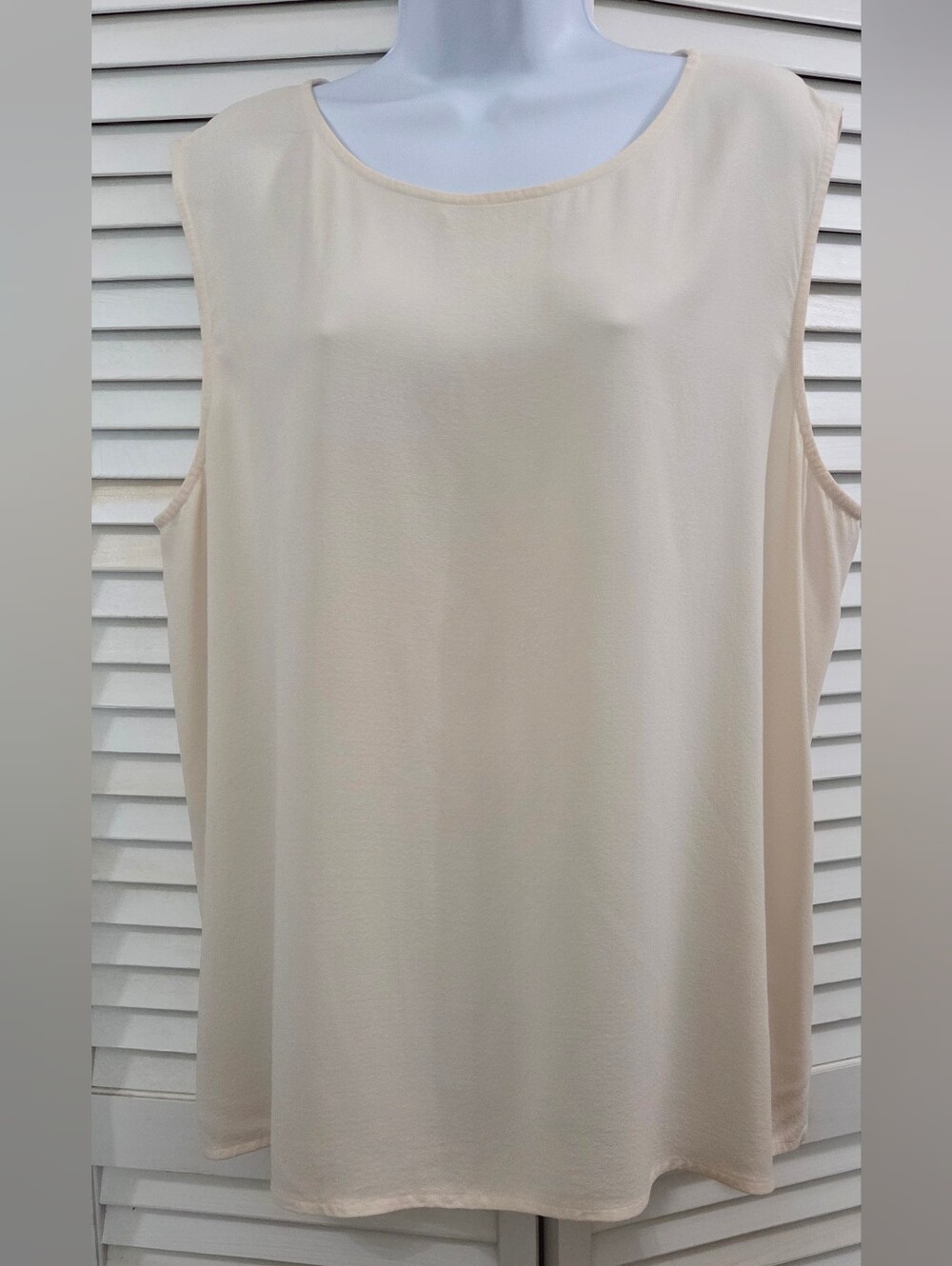 Eileen Fisher Sleeveless Scoop Neck Silk Tank in Light Cream